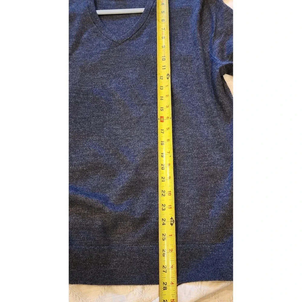 Wool Banana Republic 100% Merino Wool V-neck Sweater Size L Gray‎ Soft Preppy
